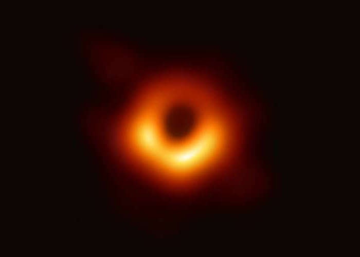 تصویر یک سیاه چاله